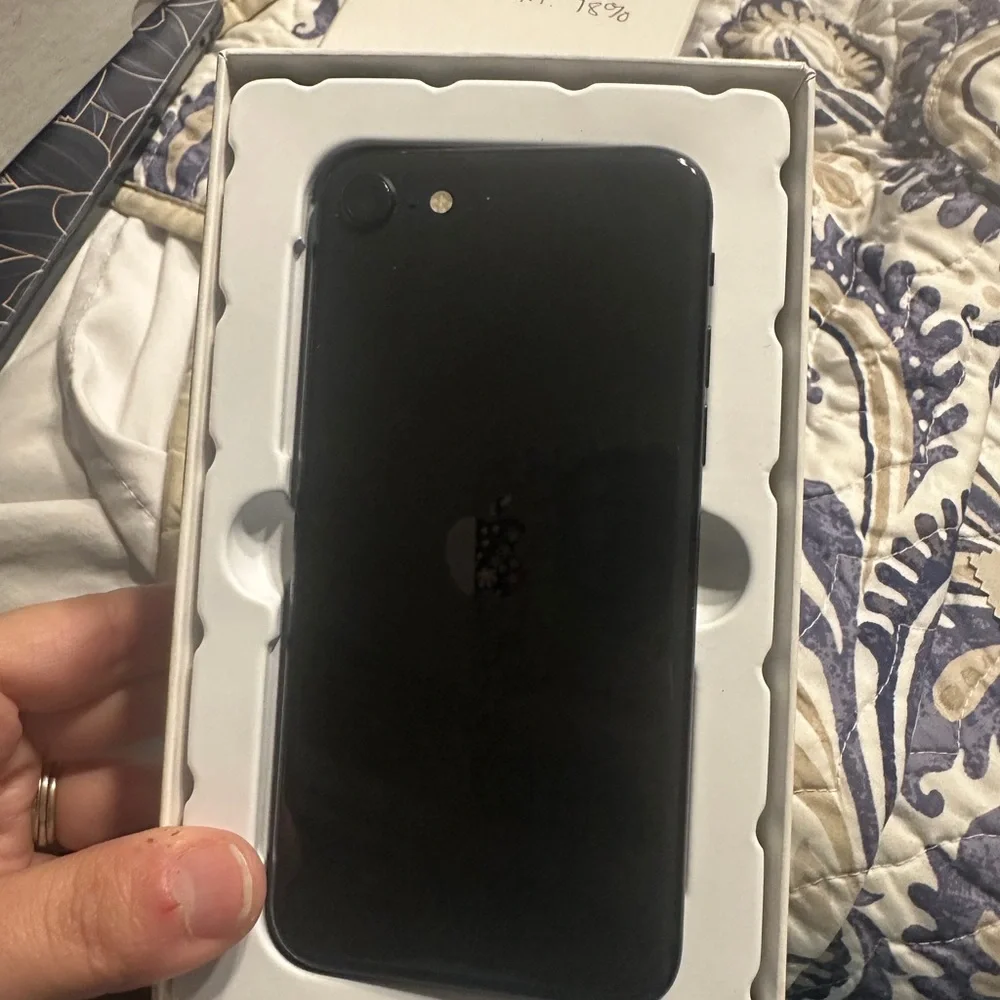 Apple iPhone SE 2020 - Black
